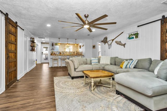 631 Clear Lake Road, Clear Lake Shores, TX 77565