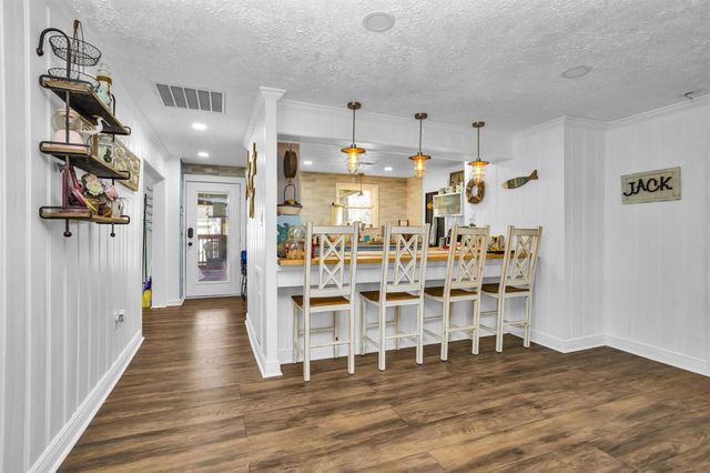 631 Clear Lake Road, Clear Lake Shores, TX 77565