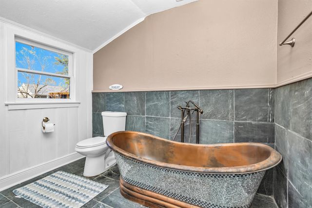 631 Clear Lake Road, Clear Lake Shores, TX 77565