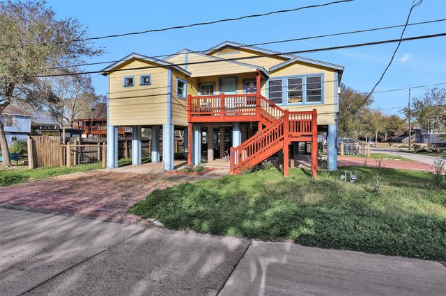 631 Clear Lake Road, Clear Lake Shores, TX 77565