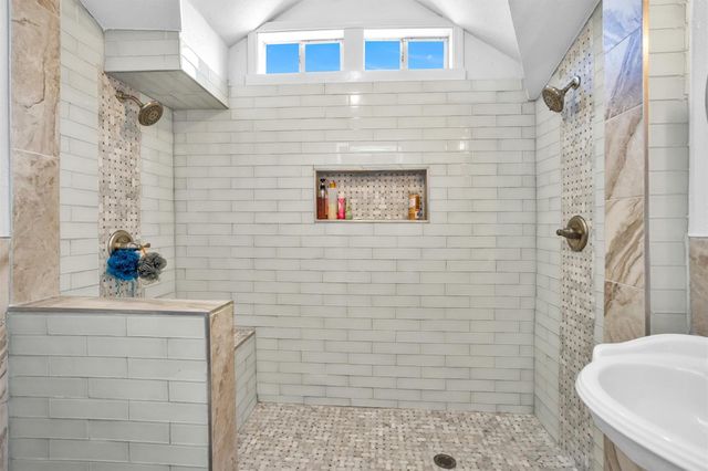 631 Clear Lake Road, Clear Lake Shores, TX 77565