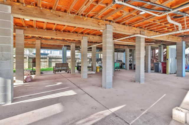 631 Clear Lake Road, Clear Lake Shores, TX 77565