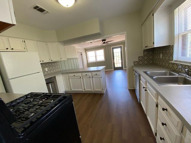 915 Guadalupe Street, San Angelo, TX 76901