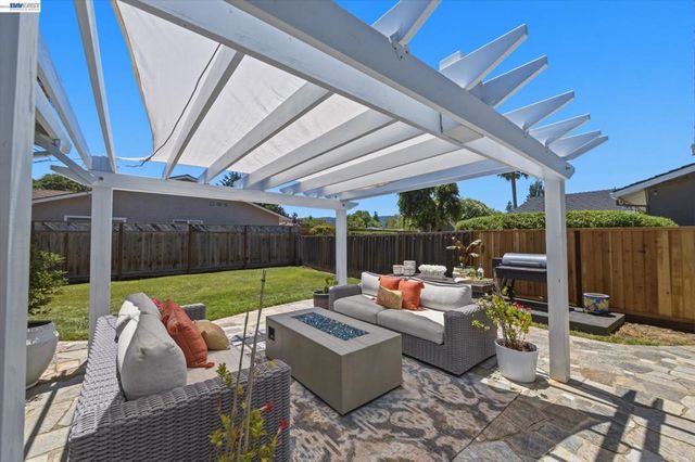 5016 Black Ave, Pleasanton, CA 94566