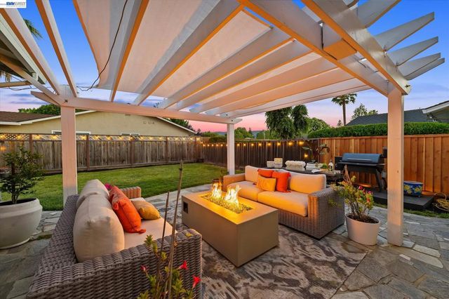 5016 Black Ave, Pleasanton, CA 94566