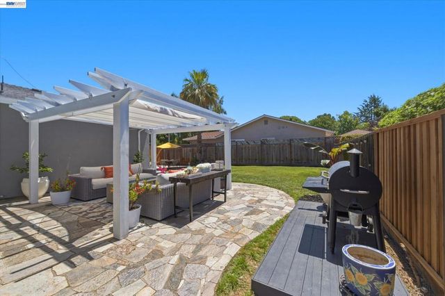 5016 Black Ave, Pleasanton, CA 94566