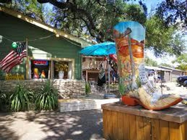 27 Marina CIR, Wimberley, TX 78676