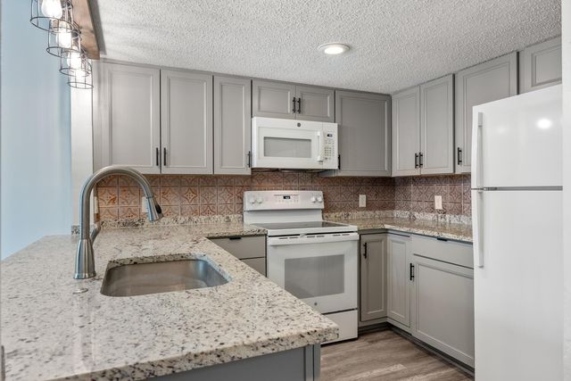 27 Marina CIR, Wimberley, TX 78676