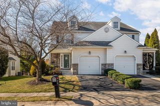 29 STEEPLECHASE CIR, Aston, PA 19014