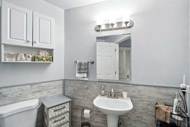 9020 N Country Homes Blvd, Spokane, WA 99218