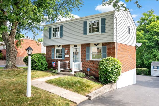 212 Mardi Gras Dr, Plum Boro, PA 15239