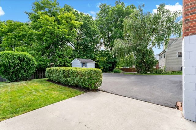 212 Mardi Gras Dr, Plum Boro, PA 15239