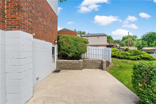212 Mardi Gras Dr, Plum Boro, PA 15239