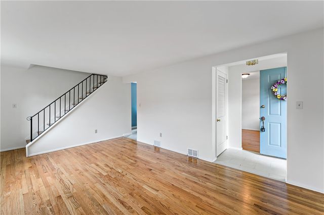 212 Mardi Gras Dr, Plum Boro, PA 15239