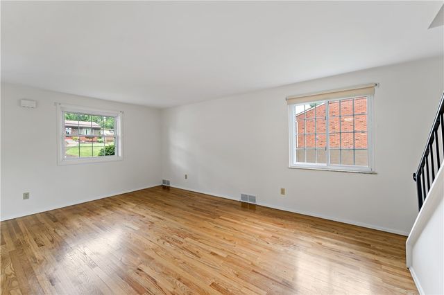 212 Mardi Gras Dr, Plum Boro, PA 15239