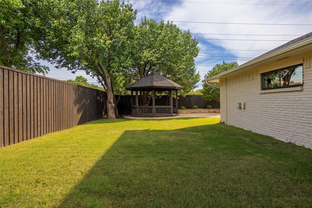 7512 Woodstone Lane, Dallas, TX 75248