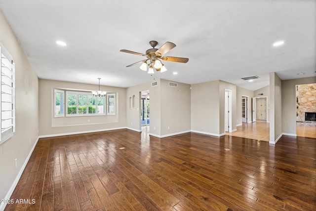 324 W WILLOW Avenue, Phoenix, AZ 85029