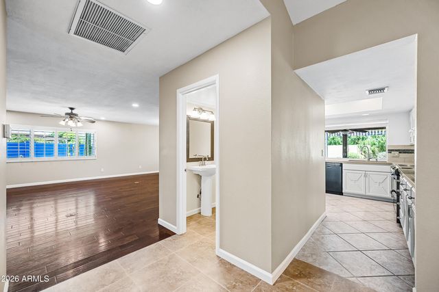 324 W WILLOW Avenue, Phoenix, AZ 85029