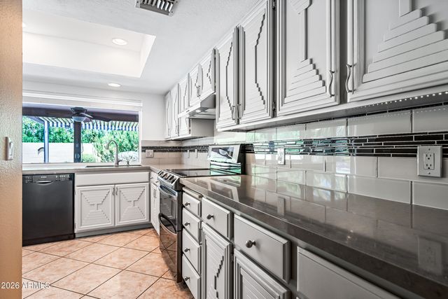 324 W WILLOW Avenue, Phoenix, AZ 85029