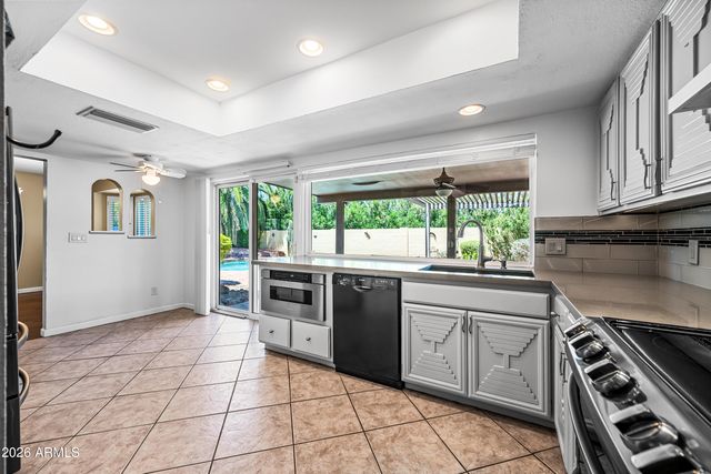 324 W WILLOW Avenue, Phoenix, AZ 85029