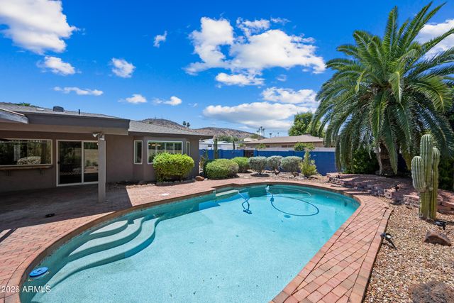 324 W WILLOW Avenue, Phoenix, AZ 85029