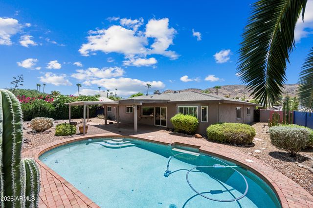 324 W WILLOW Avenue, Phoenix, AZ 85029