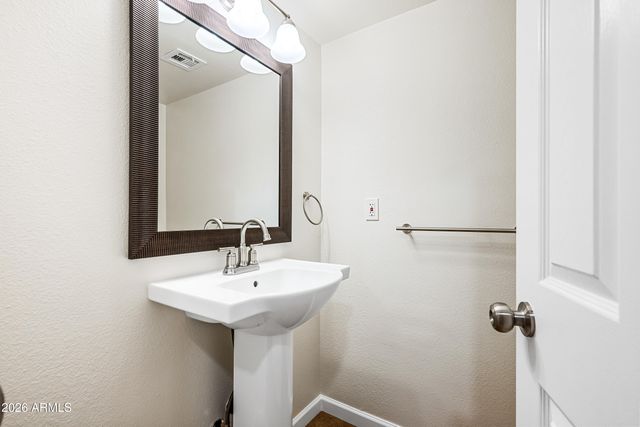 324 W WILLOW Avenue, Phoenix, AZ 85029