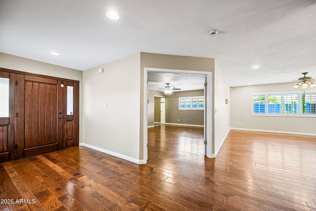 324 W WILLOW Avenue, Phoenix, AZ 85029