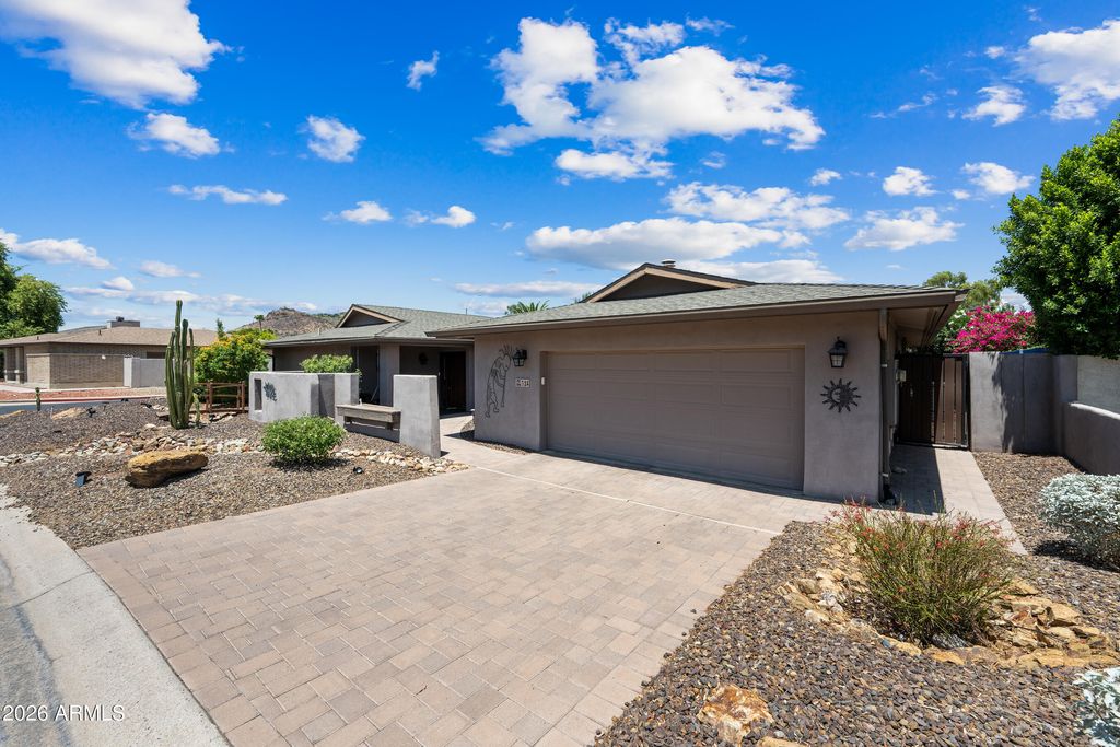 324 W WILLOW Avenue, Phoenix, AZ 85029 — photo 2