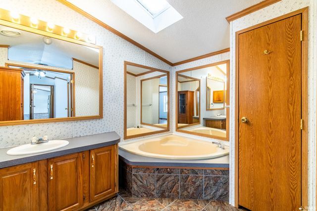 10640 Marion Center Road, Fort Wayne, IN 46816