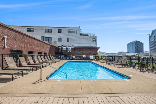 600 Broadway Avenue Nw 402, City Of Grand Rapids, MI 49504