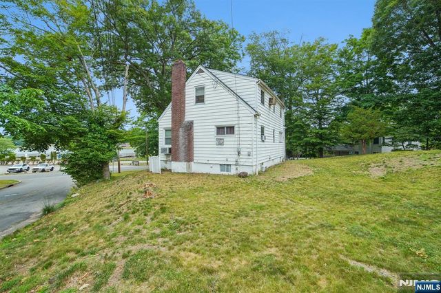72 Lake Drive, Wayne, NJ 07470