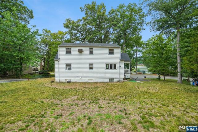 72 Lake Drive, Wayne, NJ 07470