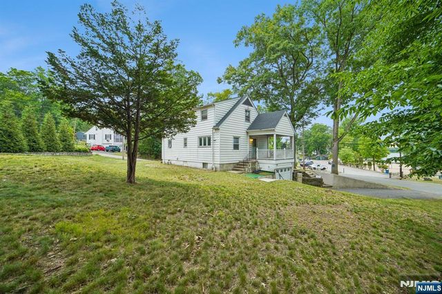 72 Lake Drive, Wayne, NJ 07470