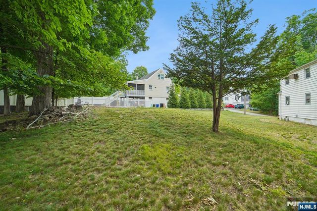 72 Lake Drive, Wayne, NJ 07470