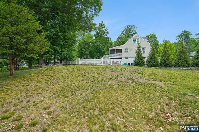 72 Lake Drive, Wayne, NJ 07470