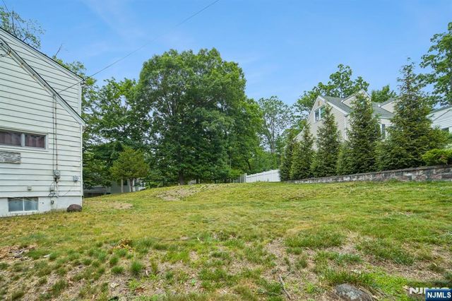 72 Lake Drive, Wayne, NJ 07470