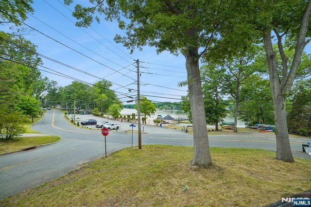 72 Lake Drive, Wayne, NJ 07470