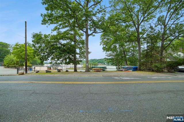 72 Lake Drive, Wayne, NJ 07470