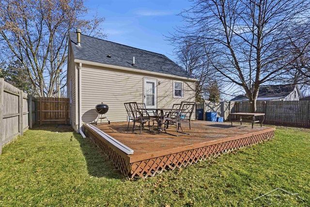 1210 E Smith Street, Bay City, MI 48706