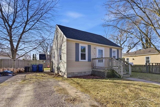 1210 E Smith Street, Bay City, MI 48706