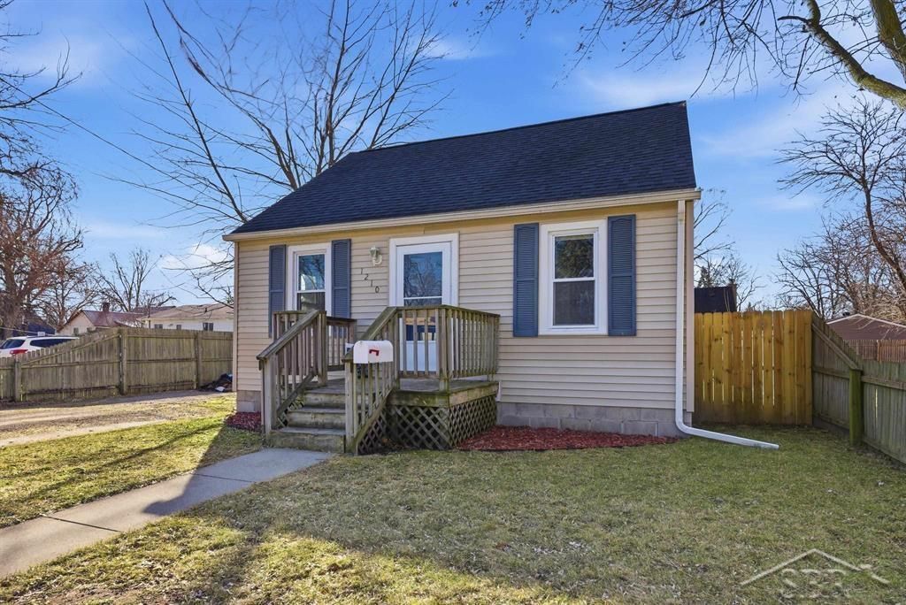 1210 E Smith Street, Bay City, MI 48706