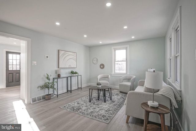 68 E HARMONY ST, Penns Grove, NJ 08069