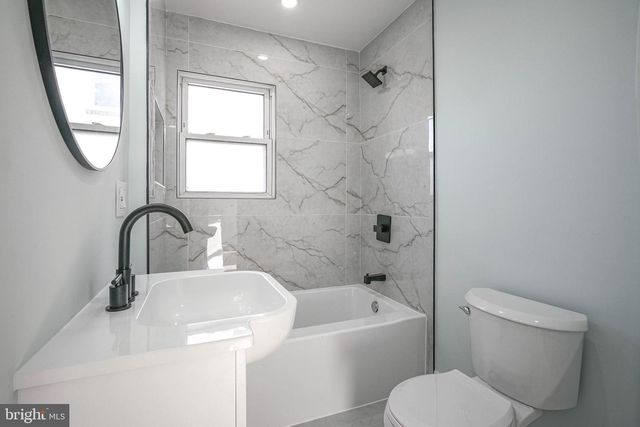 68 E HARMONY ST, Penns Grove, NJ 08069