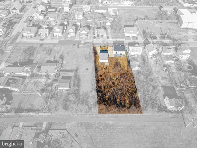 68 E HARMONY ST, Penns Grove, NJ 08069