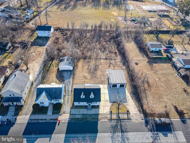 68 E HARMONY ST, Penns Grove, NJ 08069