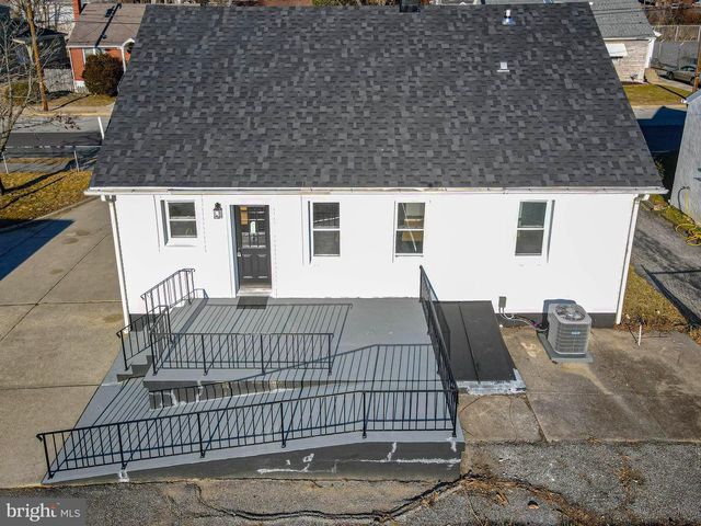 68 E HARMONY ST, Penns Grove, NJ 08069