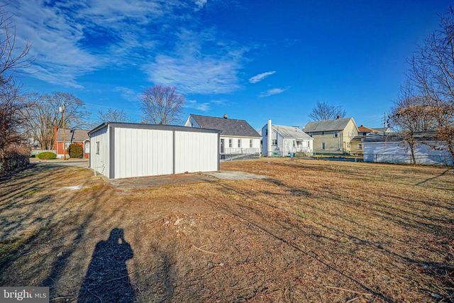 68 E HARMONY ST, Penns Grove, NJ 08069