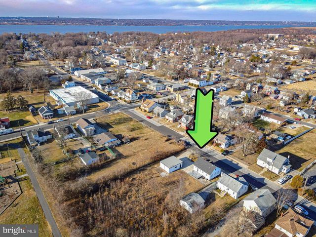 68 E HARMONY ST, Penns Grove, NJ 08069