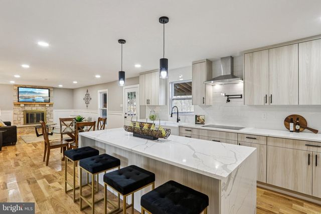 923 HUNT DR, Yardley, PA 19067